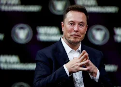 ماسك يدمج إمبراطوريته: xAI تستحوذ على X في صفقة تقلب موازين الذكاء الاصطناعي