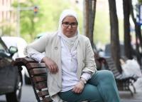 من تكون المغربية المُحجبة التي أشرفت على زواج سحاقيات بإسبانيا؟