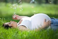 نصائح وأعشاب طبية لزيادة فرص الحمل