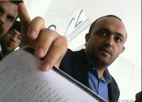 يوم قال حواص صاحب 17 المليار لمواطنة مغربية  : ''والله حتا نطحنك ''