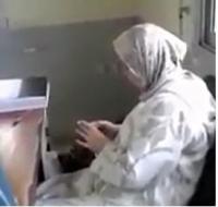 فيديو .. موظفة بطنجة تلعب بهاتفها النقال و المواطنون ينتظرون !