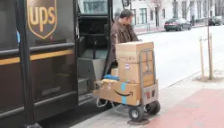 تراجع مفاجئ.. البريد الأمريكي يعود لقبول الطرود من الصين