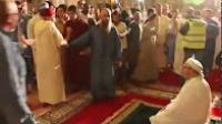 هجوم المصلين على الشيخ القزابري و تقبيل يده بمسجد الحسن الثاني ليلة القدر رمضان 2017