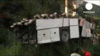 38 قتيل في حادث سقوط حافلة بإيطاليا
