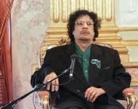 القذافي يعرض العفو عن المعارضين مقابل القاء السلاح
