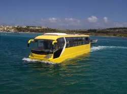 سابقة في القارة الإفريقية.. الرباط على وشك اقتناء حافلتين برمائيتين