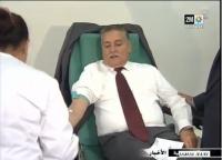 وزراء يتبرعون بالدم
