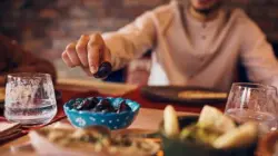 صيام بلا مشاكل.. كيف تعد جسمك لشهر رمضان؟
