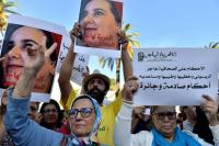 مغاربة يتظاهرون أمام البرلمان للمطالبة بالإفراج عن "هاجر الريسوني"