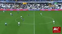 هدف رائع من 50 متراً لمدافع بلنسية عادل رامي