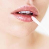 كيفية صنع مرطب شفاه طبيعي