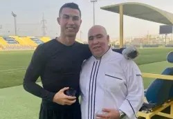 لفتة إنسانية استثنائية من كريستانو رونالدو نحو طباخ نادي النصر المغربي (فيديو)