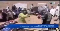لقطة طريفة...تلميذة تهرب قبل تسليمها محفظة‏