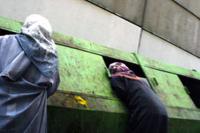 فيديو صادم من الجزائر لعائلات بأكملها تقتات من المزابل في بلد الغاز والنفط !
