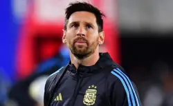 ميسي يودع جماهير الأرجنتين بالدموع ويثير الجدل حول حضوره في كأس العالم