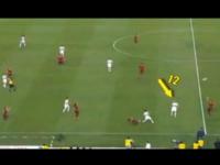 فريق يلعب بـ 12 لاعب لان احد اللاعبين لايعلم انه تم استبداله