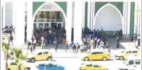 مواطنون يرغبون بالعودة إلى مدنهم قبل توقف حركة النقل..اكتظاظ كبير في المحطات الطرقية بالمغرب