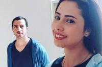ممثلة مغربية تثير الجدل بين متابعيها بسبب قبلة (صورة)
