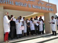 بعد استقالة 6 أطباء بمستشفى بالعيون .. ما تبقى من زملائهم يكشفون حقائق خطيرة