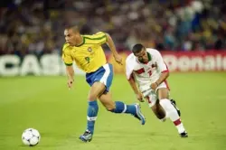 الأسطورة رونالدو يشيد بأداء المنتخب المغربي ويعتبره منافسا قويا للبرازيل خلال كأس العالم