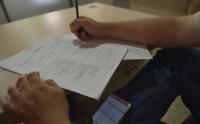 بالصورة..تلميذ "يبدع" سلبيا للتمكن من الغش في امتحانات الباكلوريا