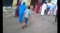 سرقة فتاة في الشارع العام بفاس وانعدام تام لمفهوم الرجولة