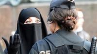النقاب في فرنسا إلى الواجهة مجدداً والحسم الثلاثاء