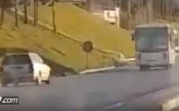 سائق يقود عكس السير على طريق طنجة وتطوان