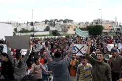 طنجة:اقتحام مقر الأمن بمنطقة العوامة واحراق احد المؤسسات البنكية