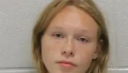 جريمة صادمة.. فتاة تقتل والدتها وزوجها وتسلم نفسها للشرطة