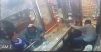 بالفيديو.. ثلاث فتيات يسرقن محل مجوهرات