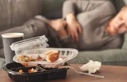 بعد الانتهاء من وجبتك مباشرة: أمور يُفضّل تجنّبها للحفاظ على هضمٍ صحي.