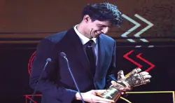 حملت رسائل قوية.. صورة استثنائية لـ"بونو" رفقة ابنه "إسحاق" تثير نقاشا واسعا