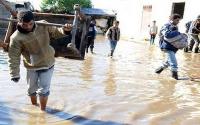  خنيفرة تحت المياه و وفاة سيدة جرفتها السيول  (فيديو)