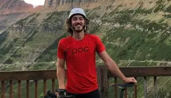 مؤثر رياضي يلقى حتفه خلال مغامرة دراجات على بركان