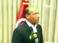 منصف المرزوقي رئيس تونس يشتم صحفي ويصرخ باتجاهه ناعتاً إياه بالمغفل وقليل الحياء