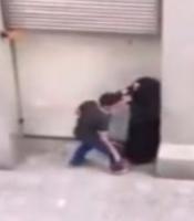 صورة عنف مخزية من الشارع المغربي (فيديو)