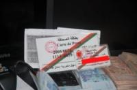 امن تطوان يوقف سيارة داسيا لونها اصفر تتشابه مع سيارة الاجرة وفي الواجهة الامامية للسيارة بطاقة الصحافة