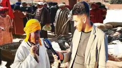 سابقة.. راع بفكيك يحتج مع أغنامه على المسؤولين بعد هجوم الكلاب الضالة عليه ويطالب بتعويض