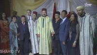 لحظات مؤثرة .. الملك يزور منفى جده وأبيه بمدغشقر ويصلي بمسجد محمد الخامس