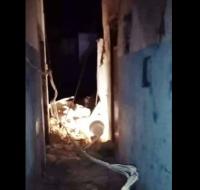 سكان زنقة "البليدة" يقضون ليلة بيضاء في العراء بعد انهيار منزل بالمدينة القديمة بسلا (صور)
