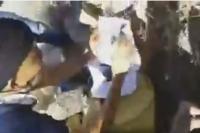 خطييييير بالفيديو... شباب ينظفون مقبرة ويعثرون على اعمال شعوذة و سحر وصور وملابس داخلية واشياء اخرى لا تصدق