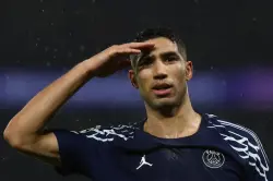 أشرف حكيمي يفاجئ الجميع ويتحدث بشكل غير مسبوق عن حظوظه في التتويج بالكرة الذهبية