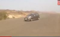 بالفيديو: سعودي يصور لحظة وقوع صديقه "المفحط" بالوادي