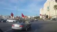 شاهد .. فرحة شاب عند رؤية الملك محمد السادس بمدينة طنجة
