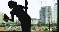 خادمة تعود لبلادها بعد عملها 15 عاماً دون رواتب