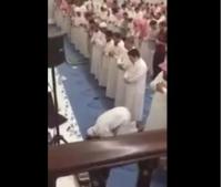 ‫صراخ وانهيار احد المصلين أثناء صلاة القيام