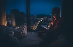 دراسة صادمة تكشف سر تدهور الدماغ لدى محبي السهر