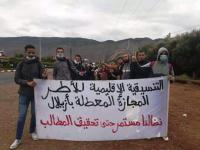 المجازون والمجازات المعطلون يقطعون عشرات الكيلومترات مشيا عن الأقدام من أزيلال إلى بني ملال
