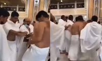 شجار بين معتمرين داخل المسجد الحرام(فيديو)